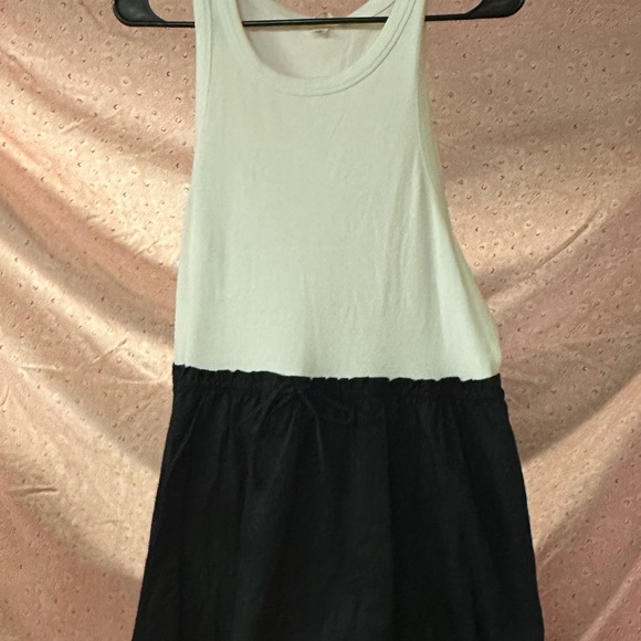 Black and White Sleeveless Dress - Picture 1 of 5